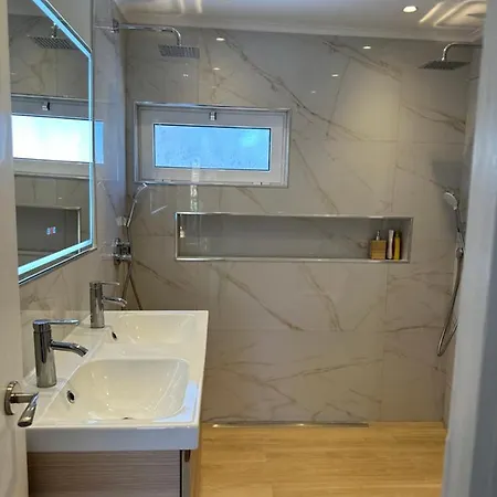 Casa vacanze House- Luxe House, Prime Location Near Puerto Marina&beach