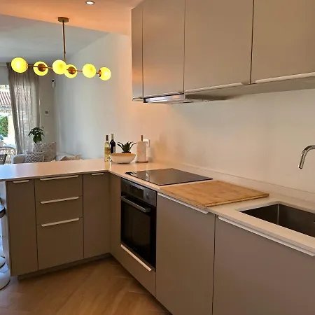 Casa vacanze House- Luxe House, Prime Location Near Puerto Marina&beach *