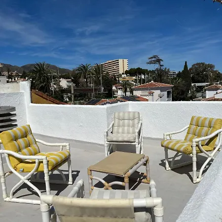 House- Luxe House, Prime Location Near Puerto Marina&beach