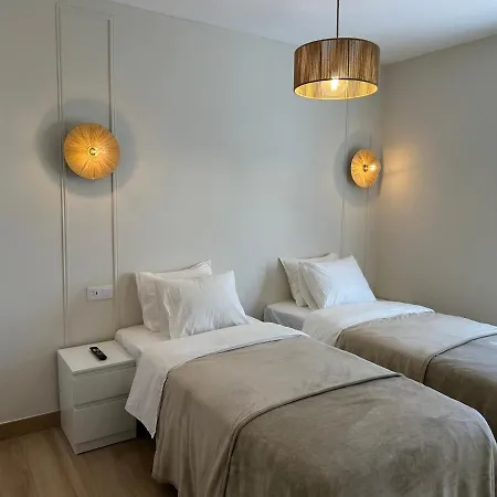 House- Luxe House, Prime Location Near Puerto Marina&beach *