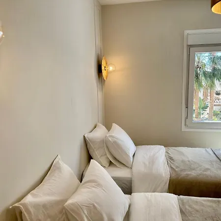 House- Luxe House, Prime Location Near Puerto Marina&beach *